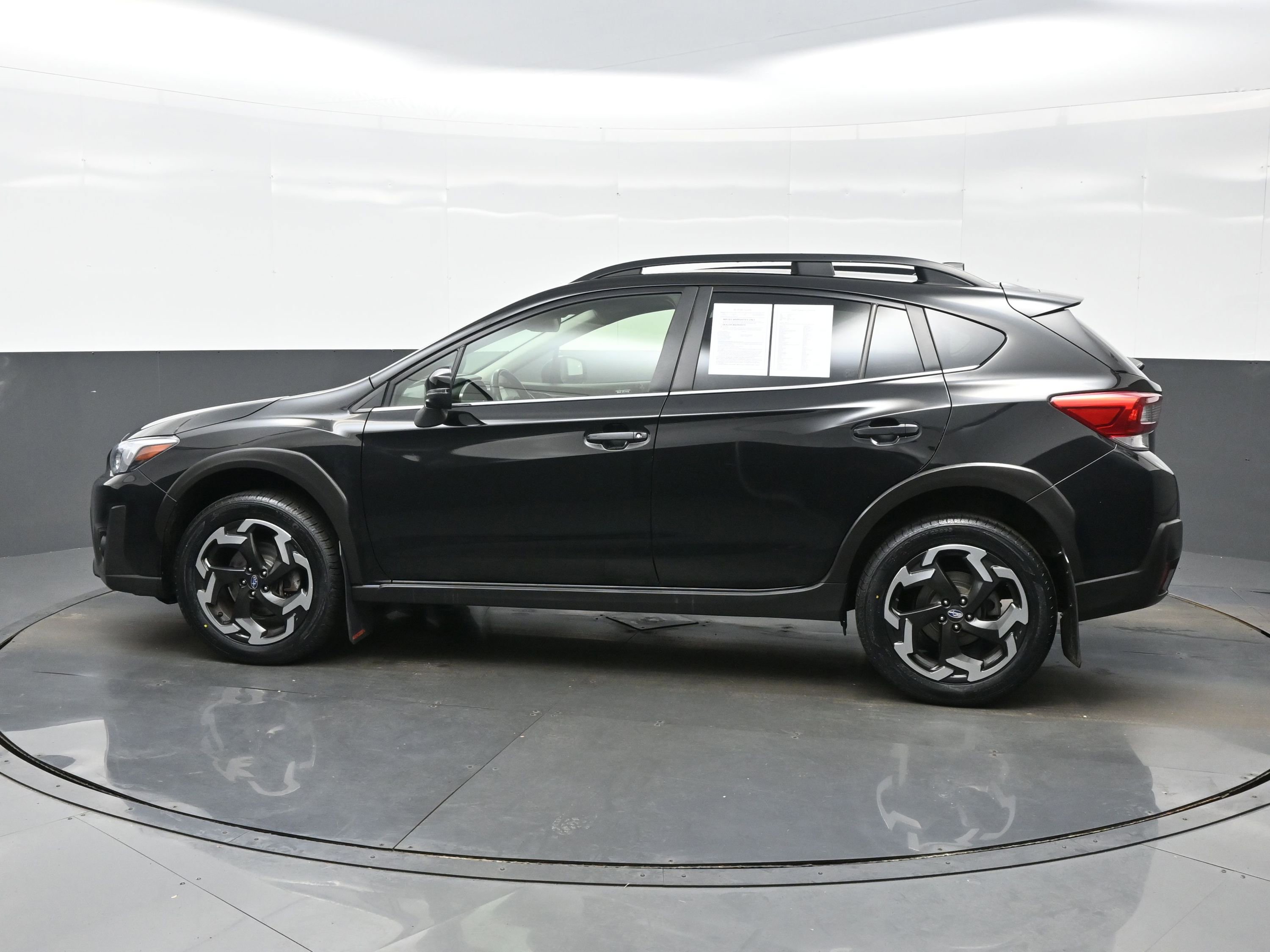 Used 2022 Subaru Crosstrek 2.5i Limited w/ Moonroof Package 2 AWD/4WD image 3