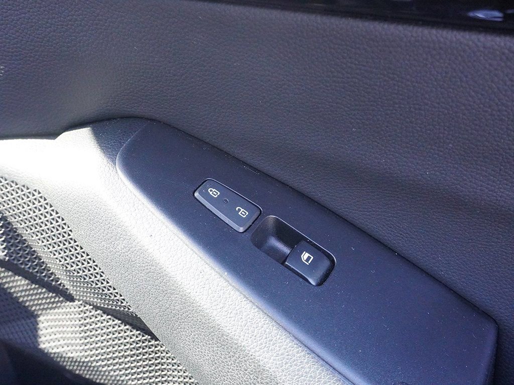 Used 2023 Kia Seltos S image 40