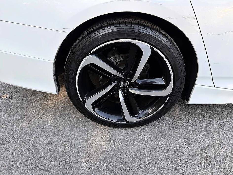 Used 2018 Honda Accord Sport image 16