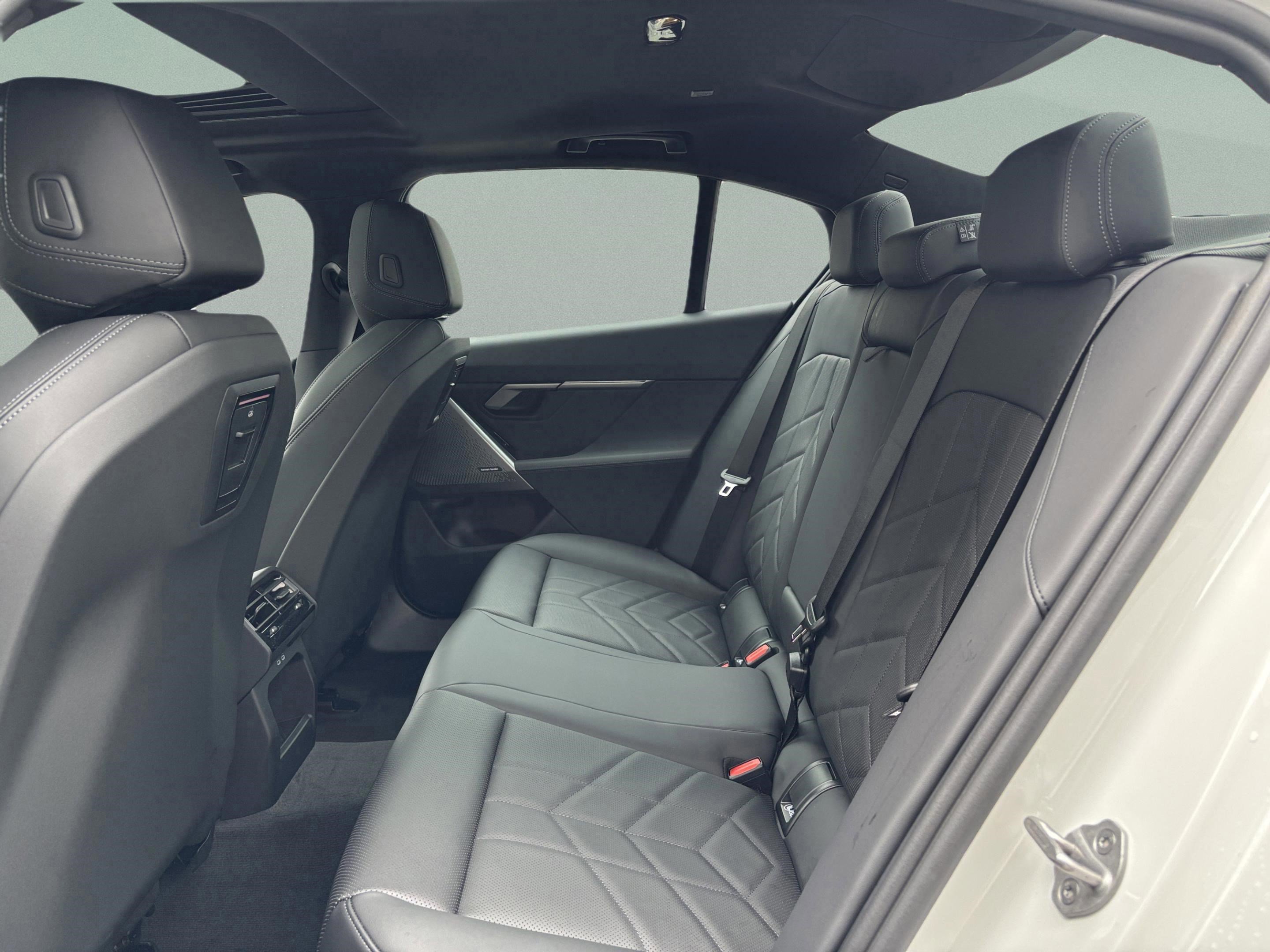 Used 2026 BMW 530i image 13