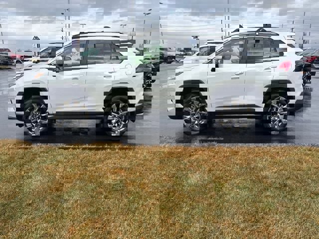 Used 2023 Toyota RAV4 XLE Premium image 6