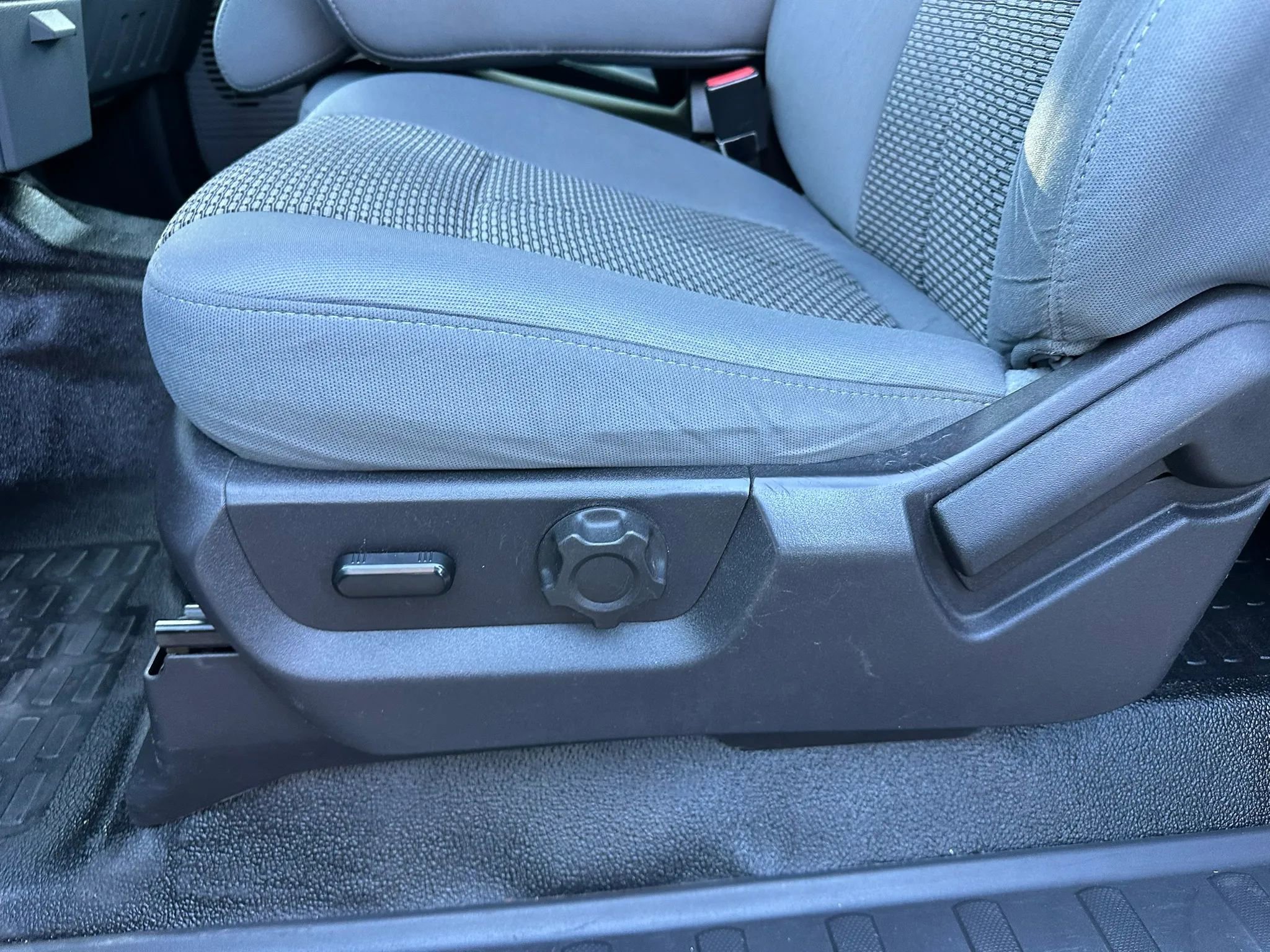 Used 2016 Ford F250 XLT w/ XLT Premium Package image 12