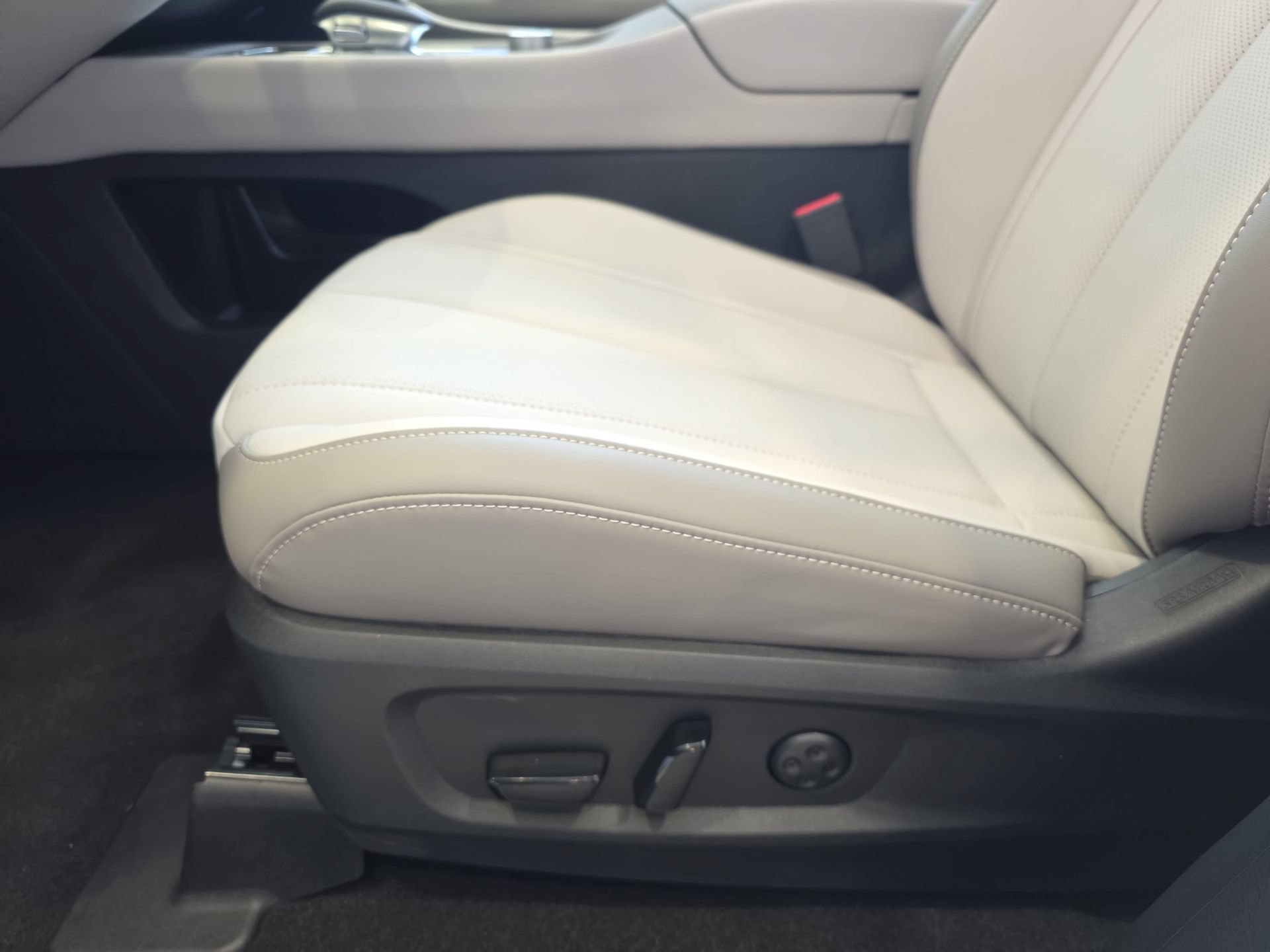 New 2027 INFINITI QX60 Luxe w/ Cargo Package FWD image 28
