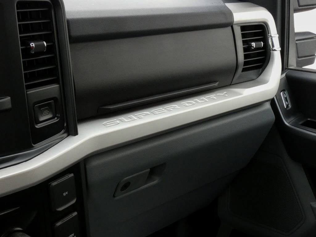 Used 2026 Ford F250 XLT w/ Snow Plow/Camper Package image 23