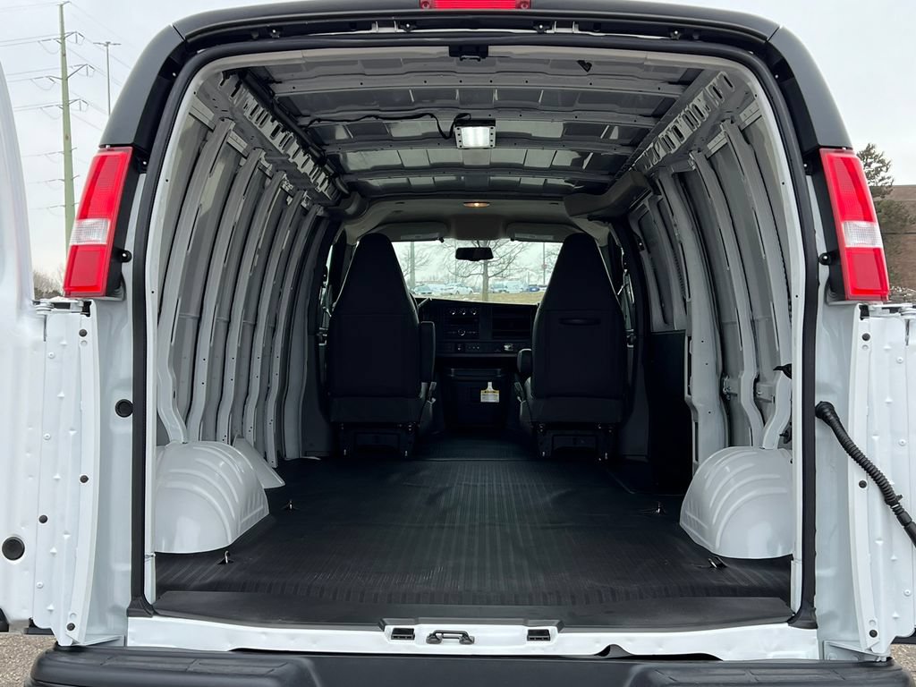 New 2025 GMC Savana 3500 Extended w/ Driver Convenience Package RWD image 6