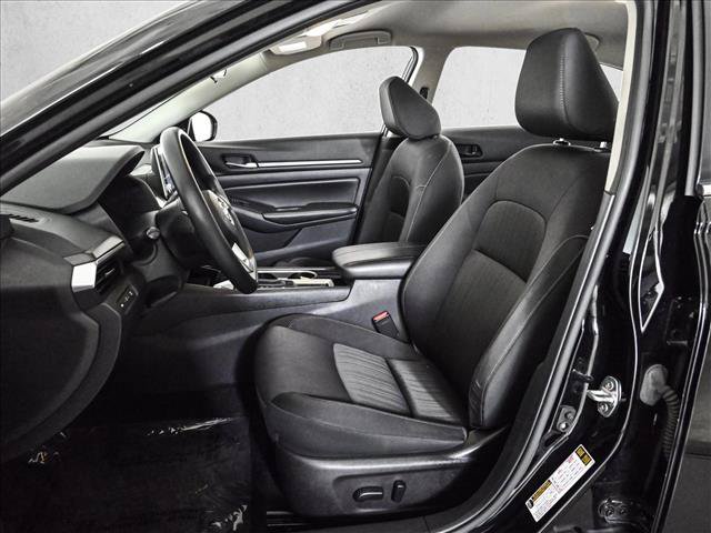 Used 2024 Nissan Altima 2.5 SV FWD image 17