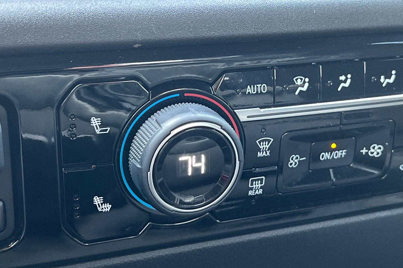 Used 2025 Chevrolet Silverado 1500 LT AWD/4WD image 27