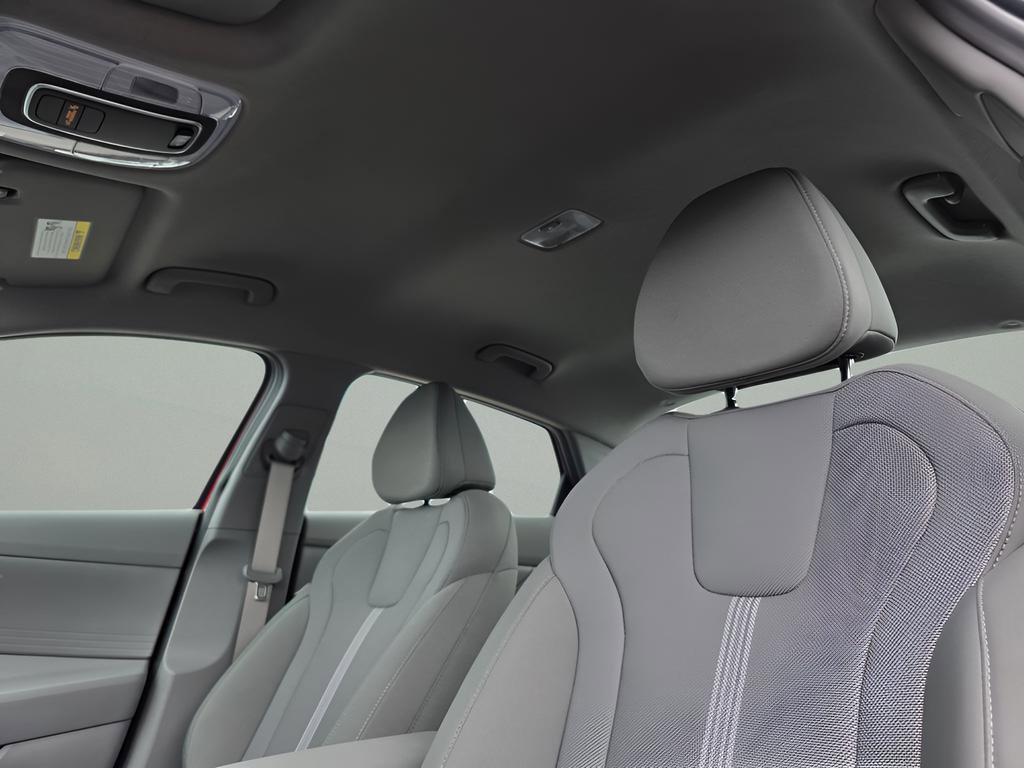 Used 2024 Hyundai Elantra SE image 19