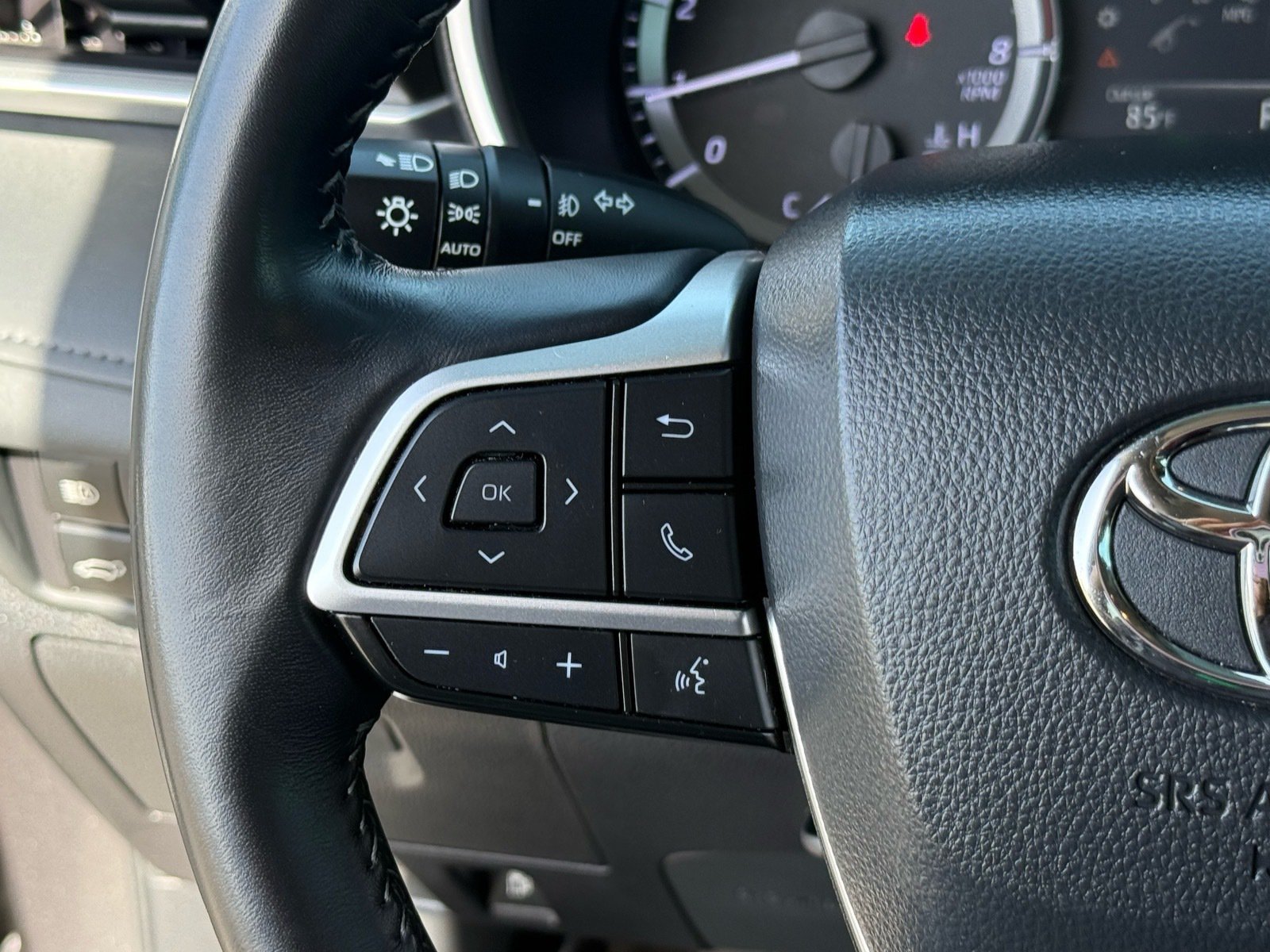 Used 2023 Toyota Highlander XLE FWD image 17