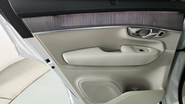 New 2026 Volvo XC90 T8 Ultra w/ Protection Package Premier AWD/4WD image 29