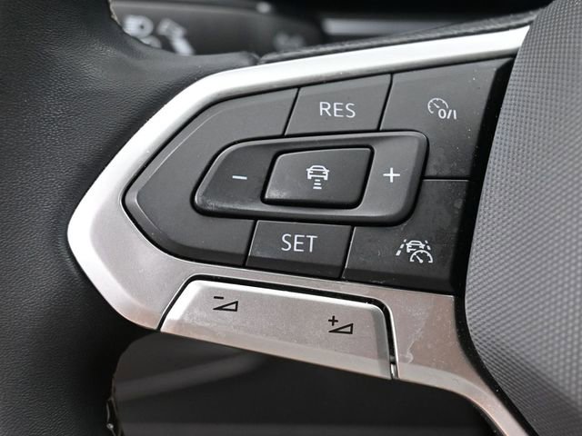 Used 2022 Volkswagen Tiguan SE image 17