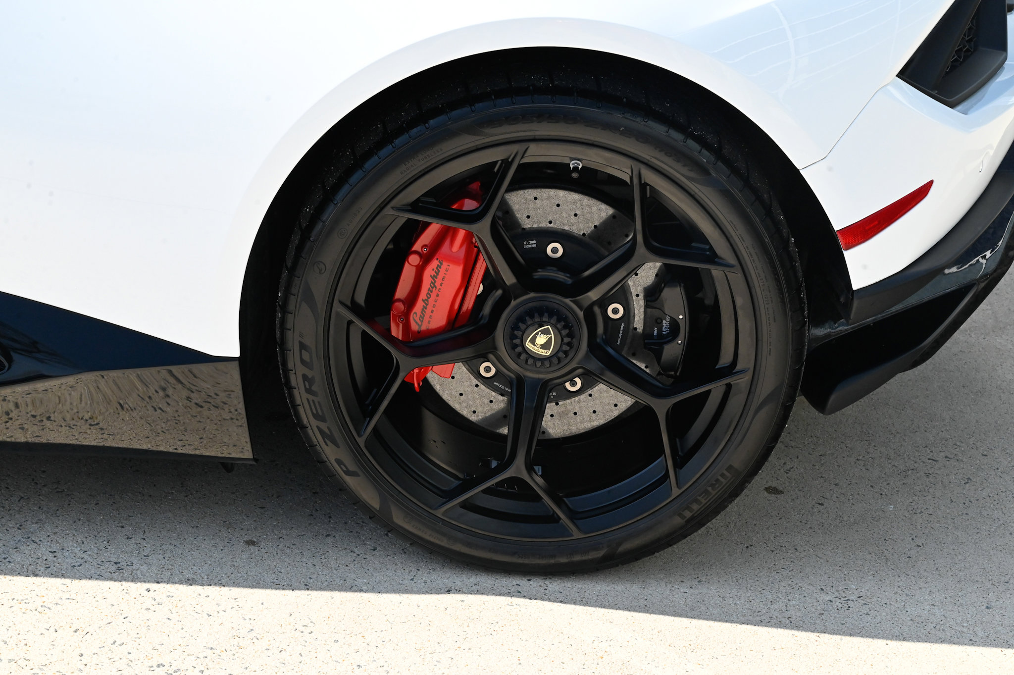 Used 2018 Lamborghini Huracan Performante image 7