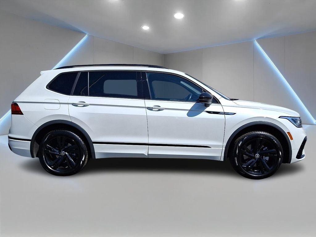 Used 2023 Volkswagen Tiguan SE R-Line AWD/4WD image 7