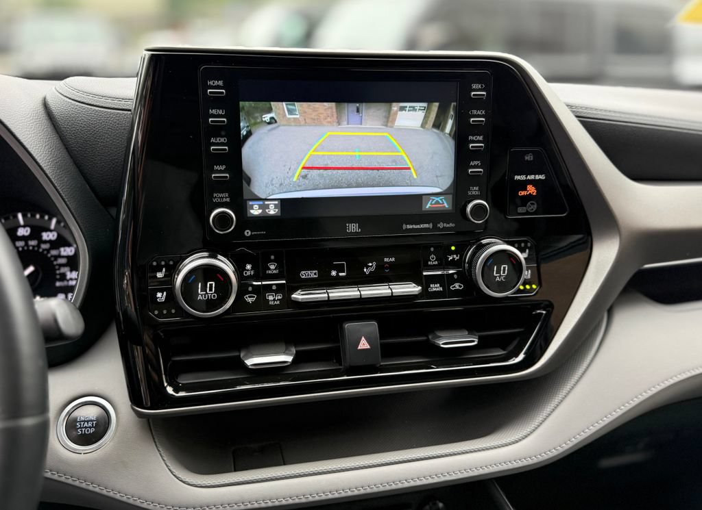 Used 2020 Toyota Highlander Limited FWD image 32