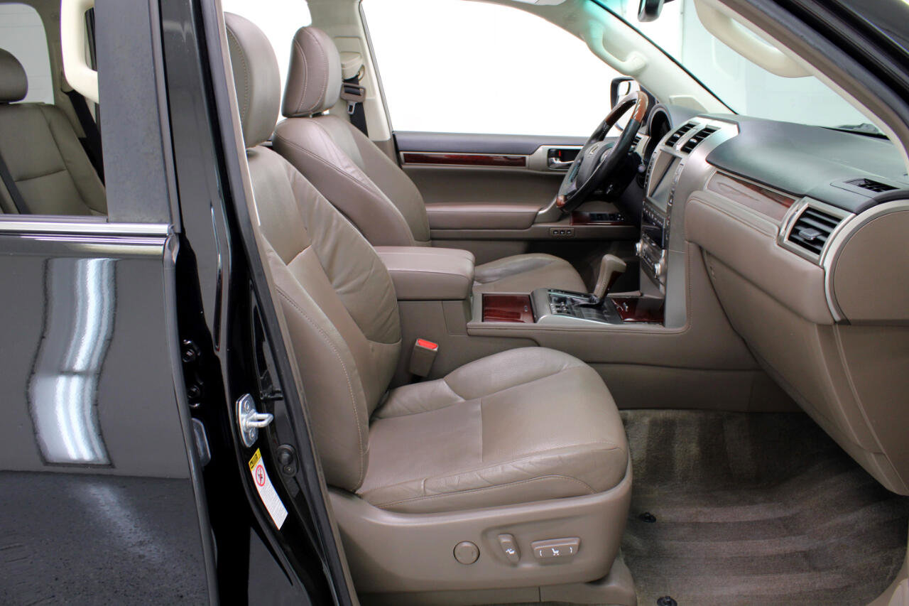 Used 2016 Lexus GX 460 w/ Premium Package image 49
