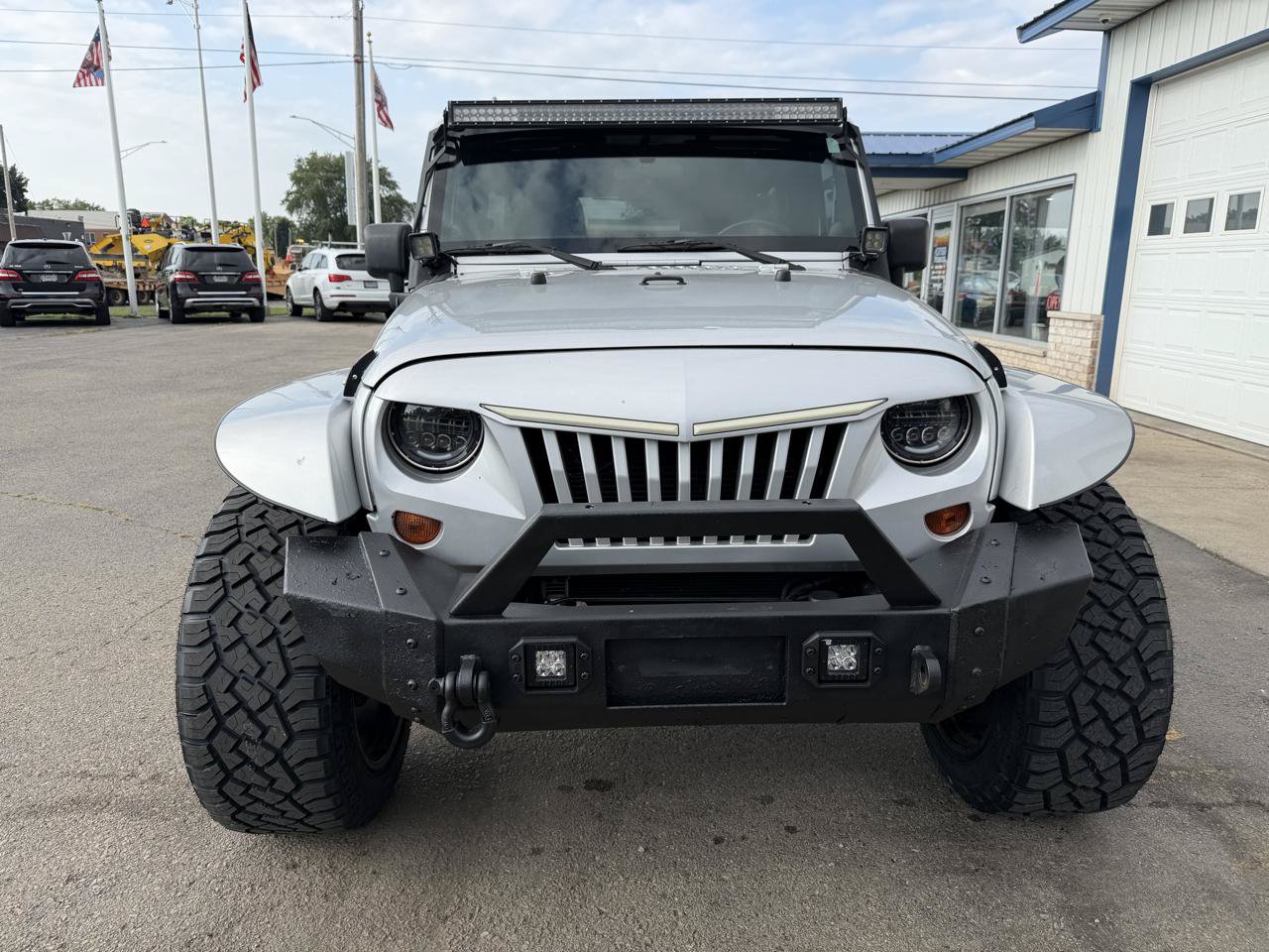 Used 2012 Jeep Wrangler Unlimited Sahara w/ Dual Top Group AWD/4WD image 8
