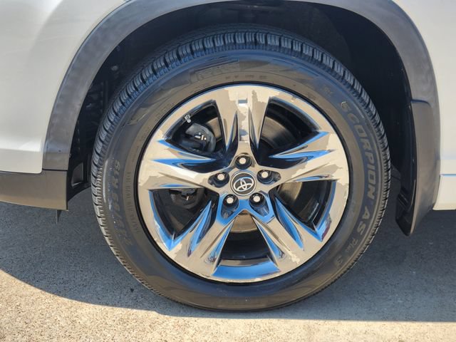 Used 2019 Toyota Highlander Limited Platinum AWD/4WD image 18