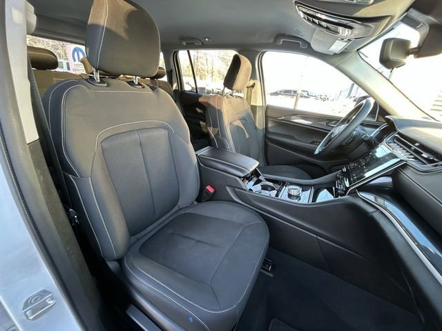 Used 2023 Jeep Grand Cherokee Laredo image 24