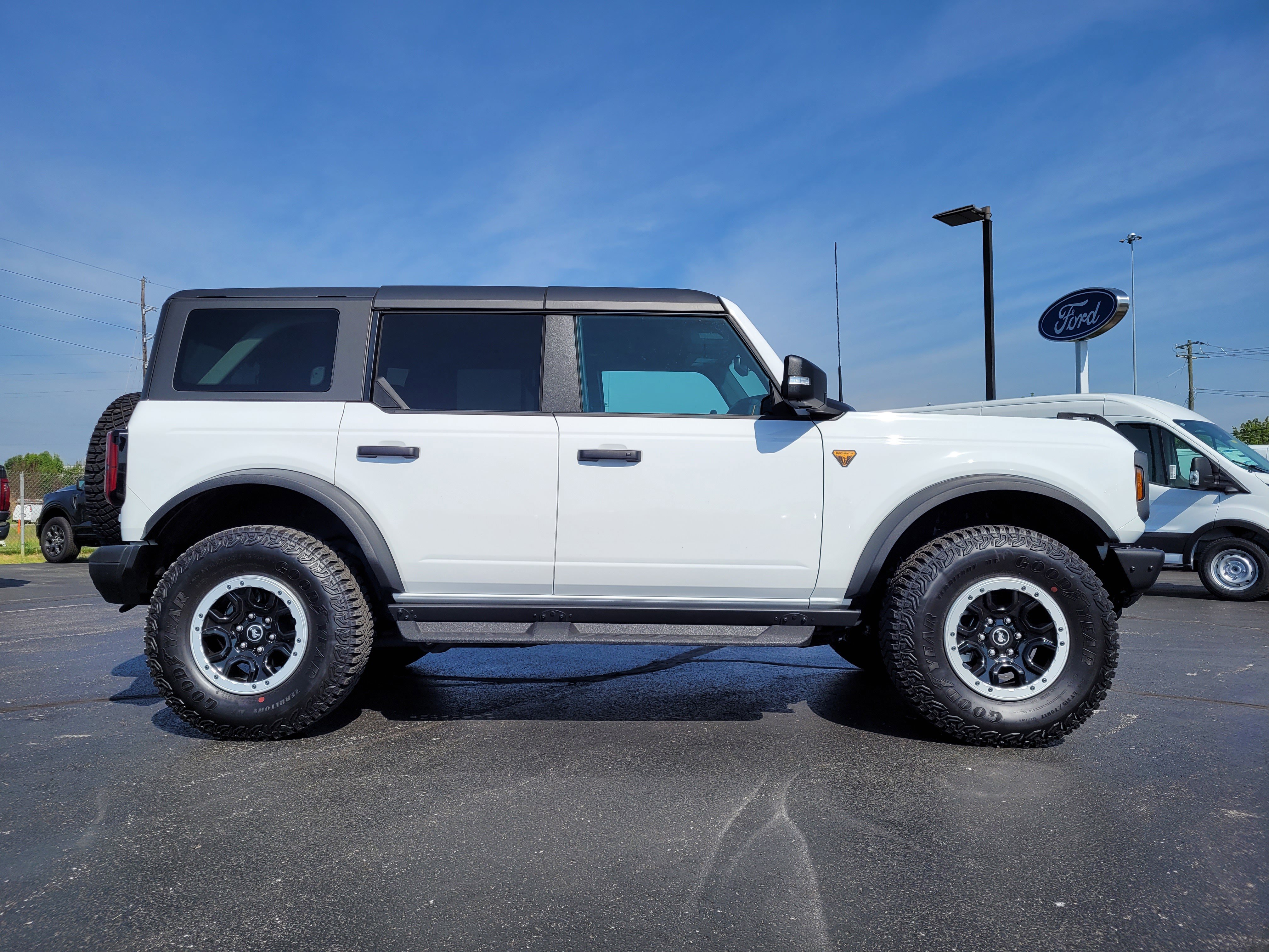 Used 2024 Ford Bronco Badlands AWD/4WD image 2
