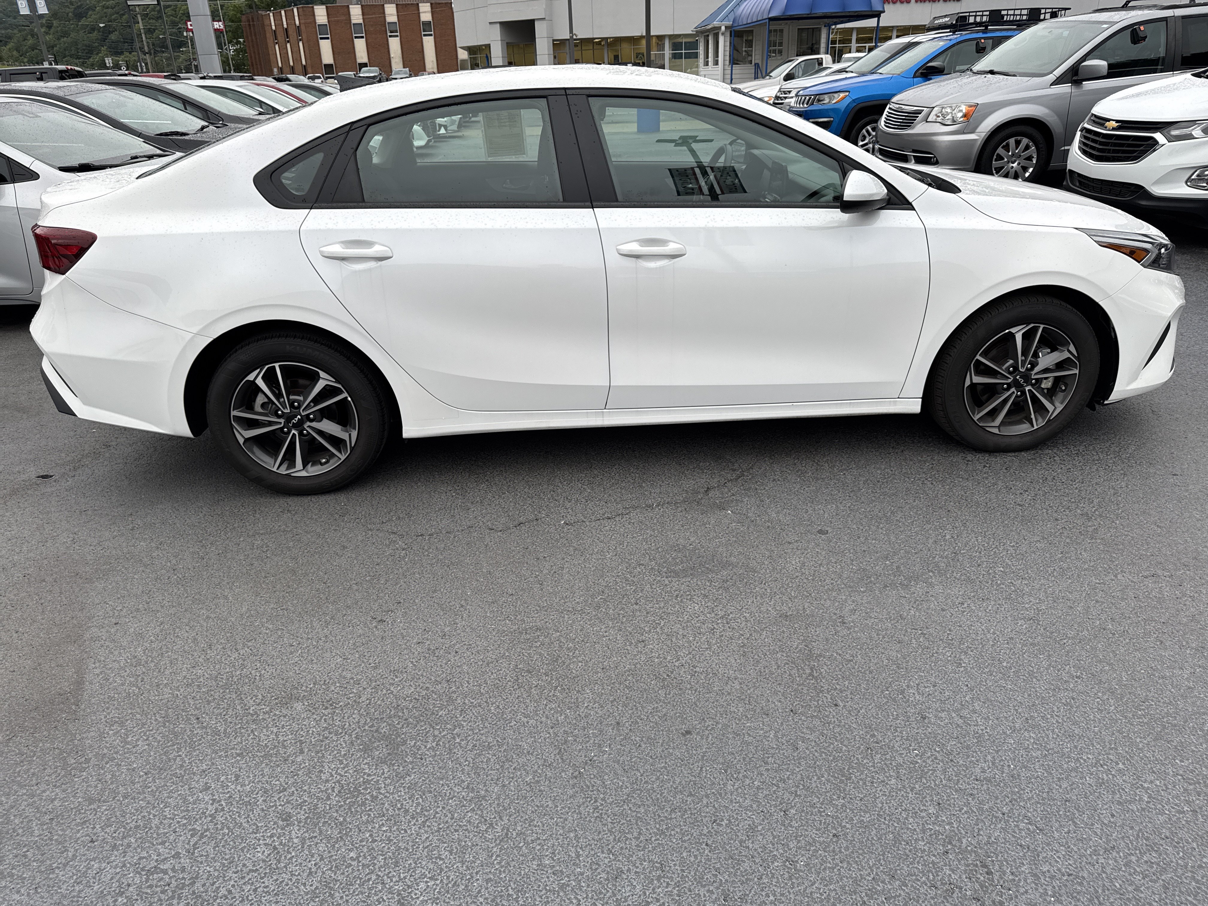 Used 2024 Kia Forte LXS FWD image 8