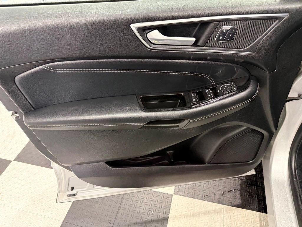 Used 2017 Ford Edge Titanium w/ Equipment Group 301A AWD/4WD image 16