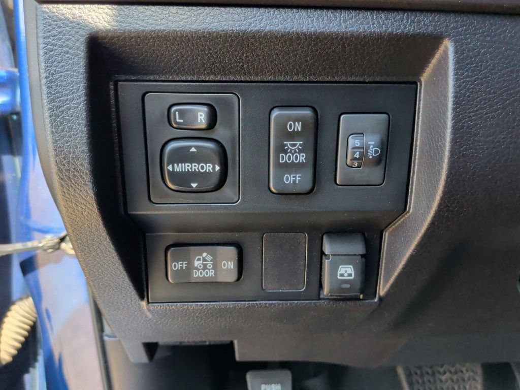 Used 2015 Toyota Tundra SR5 w/ SR5 Upgrade Package RWD image 15