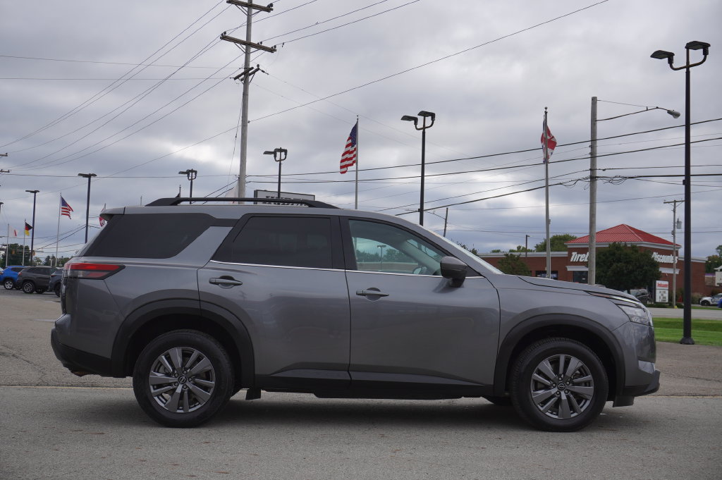 Used 2025 Nissan Pathfinder SV AWD/4WD image 8