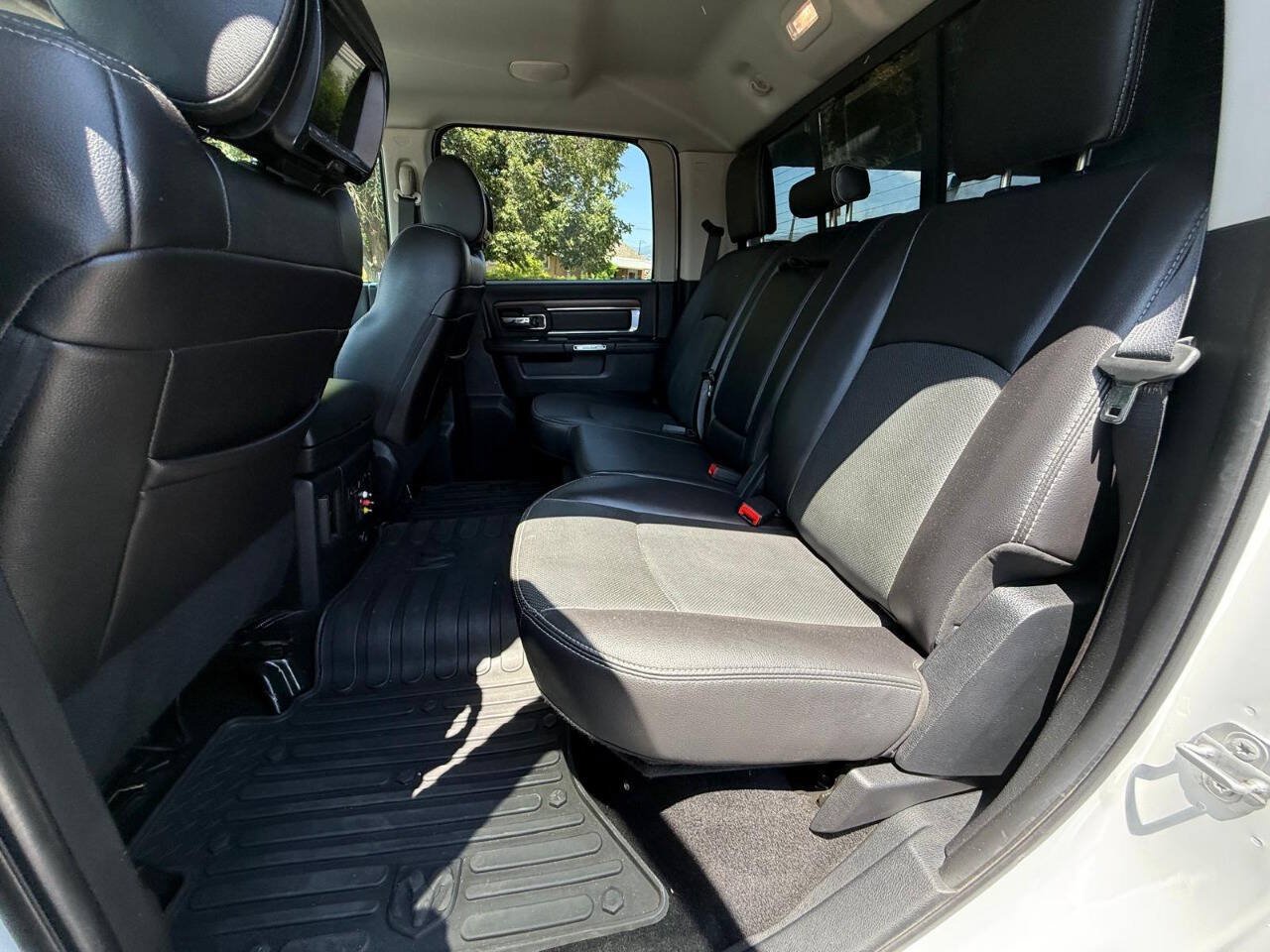 Used 2016 RAM 1500 Laramie w/ Convenience Group AWD/4WD image 11