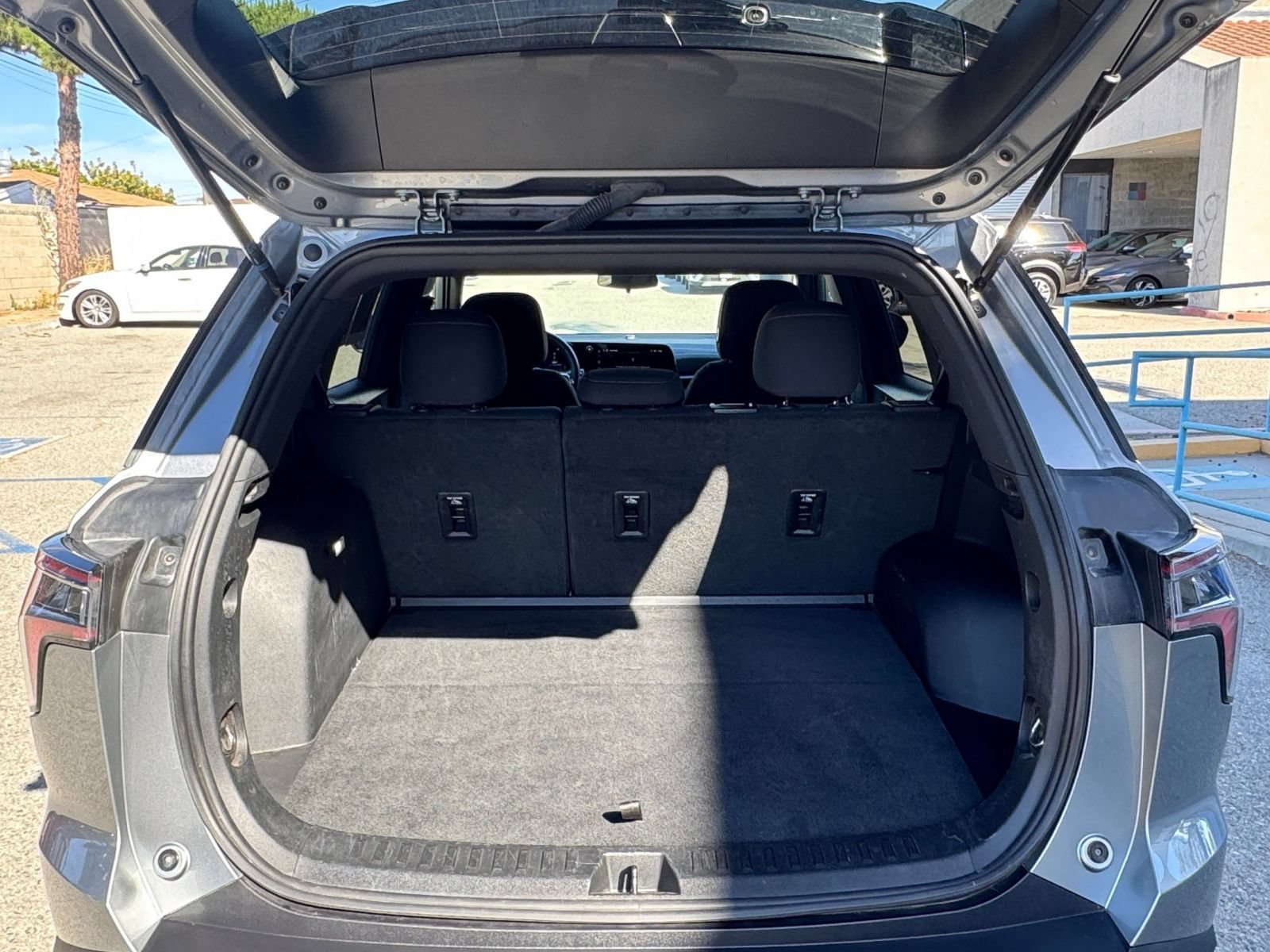 Used 2025 Chevrolet Equinox LT FWD image 32