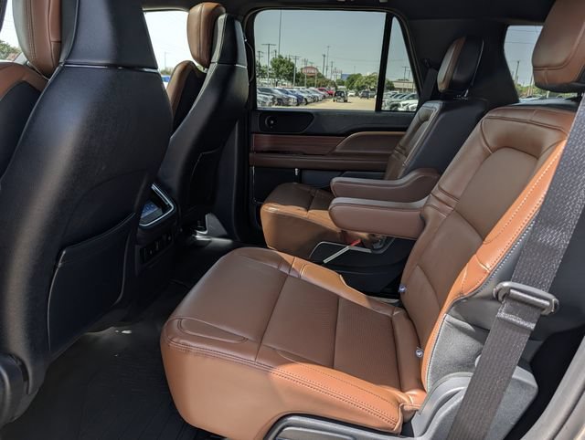 Used 2024 Lincoln Navigator Reserve AWD/4WD image 29