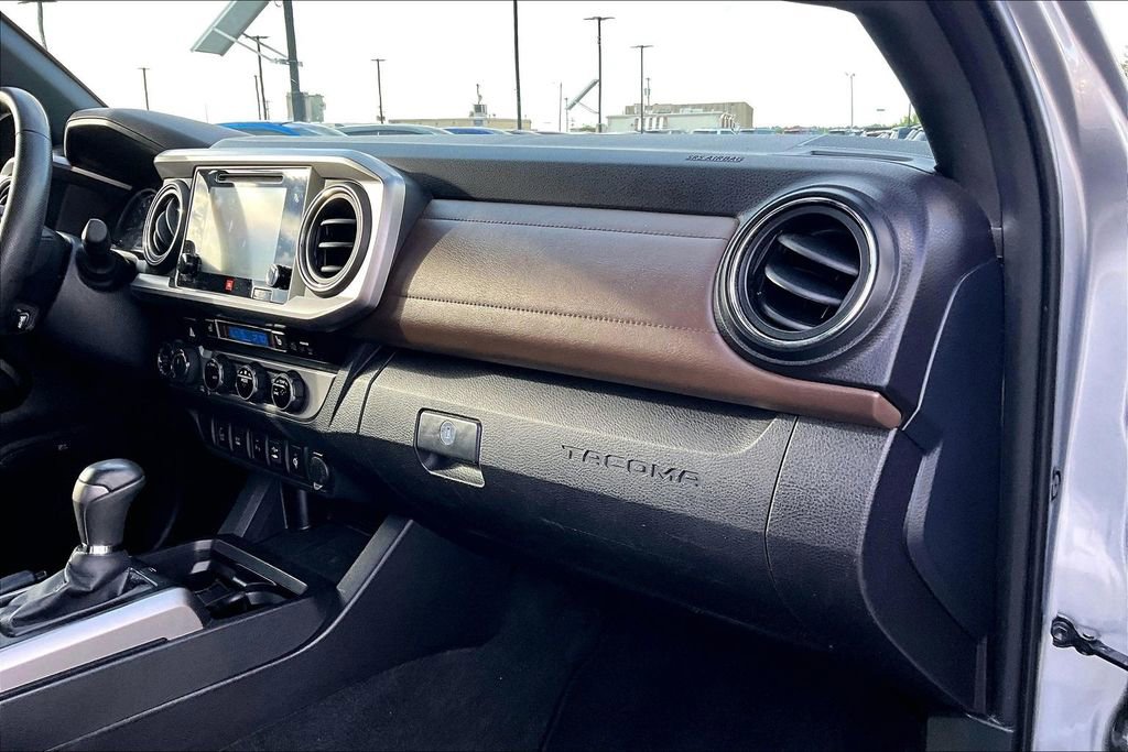 Used 2017 Toyota Tacoma Limited w/ Tow Package AWD/4WD image 21