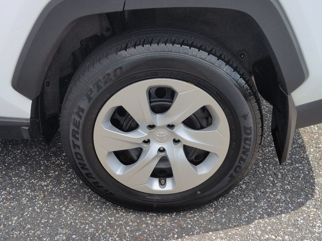 Used 2024 Toyota RAV4 LE AWD/4WD image 28