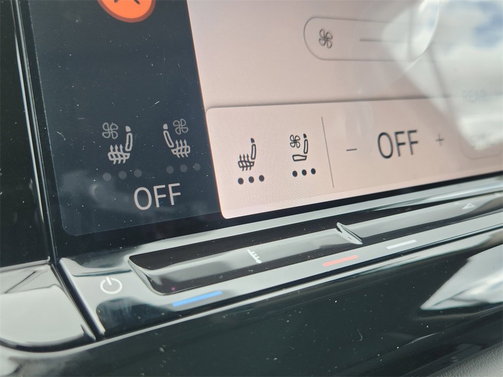 New 2025 Volkswagen Atlas Peak Edition SE image 13