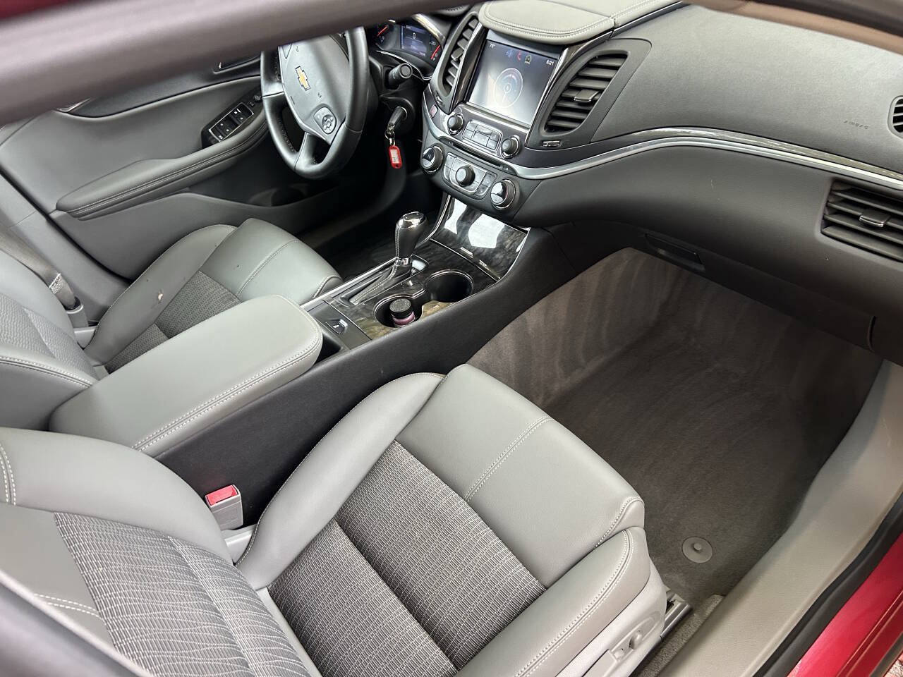 Used 2014 Chevrolet Impala LT w/ Convenience Package FWD image 32