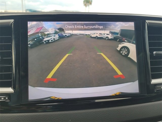 Used 2024 Chrysler Pacifica Touring-L image 21