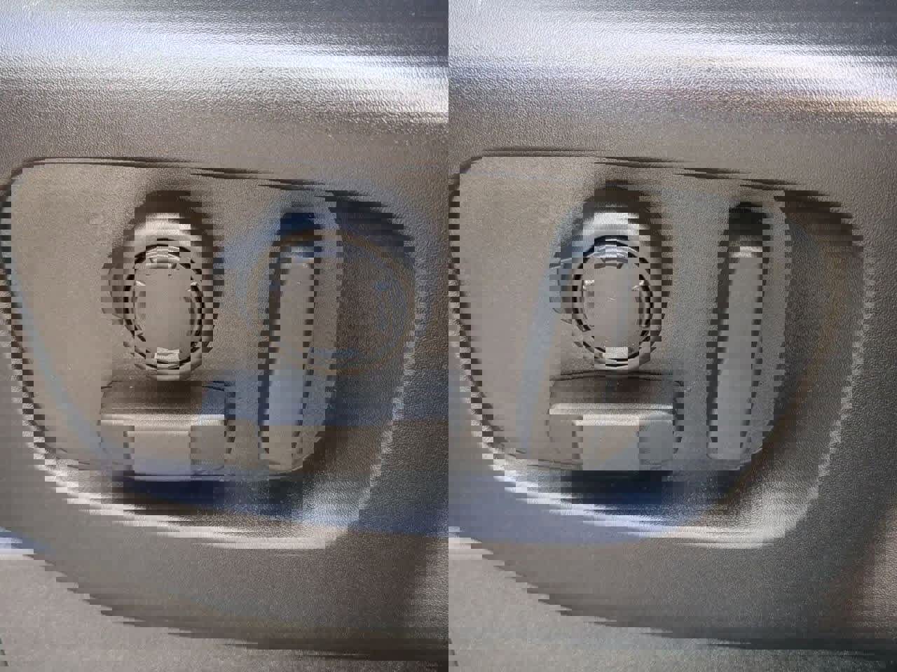 Used 2024 Land Rover Discovery Metropolitan Edition image 16