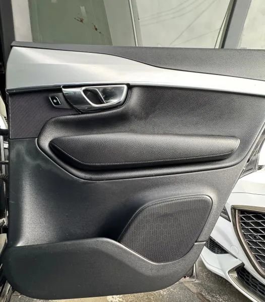 Used 2017 Volvo XC90 T6 Momentum w/ Vision Package image 25