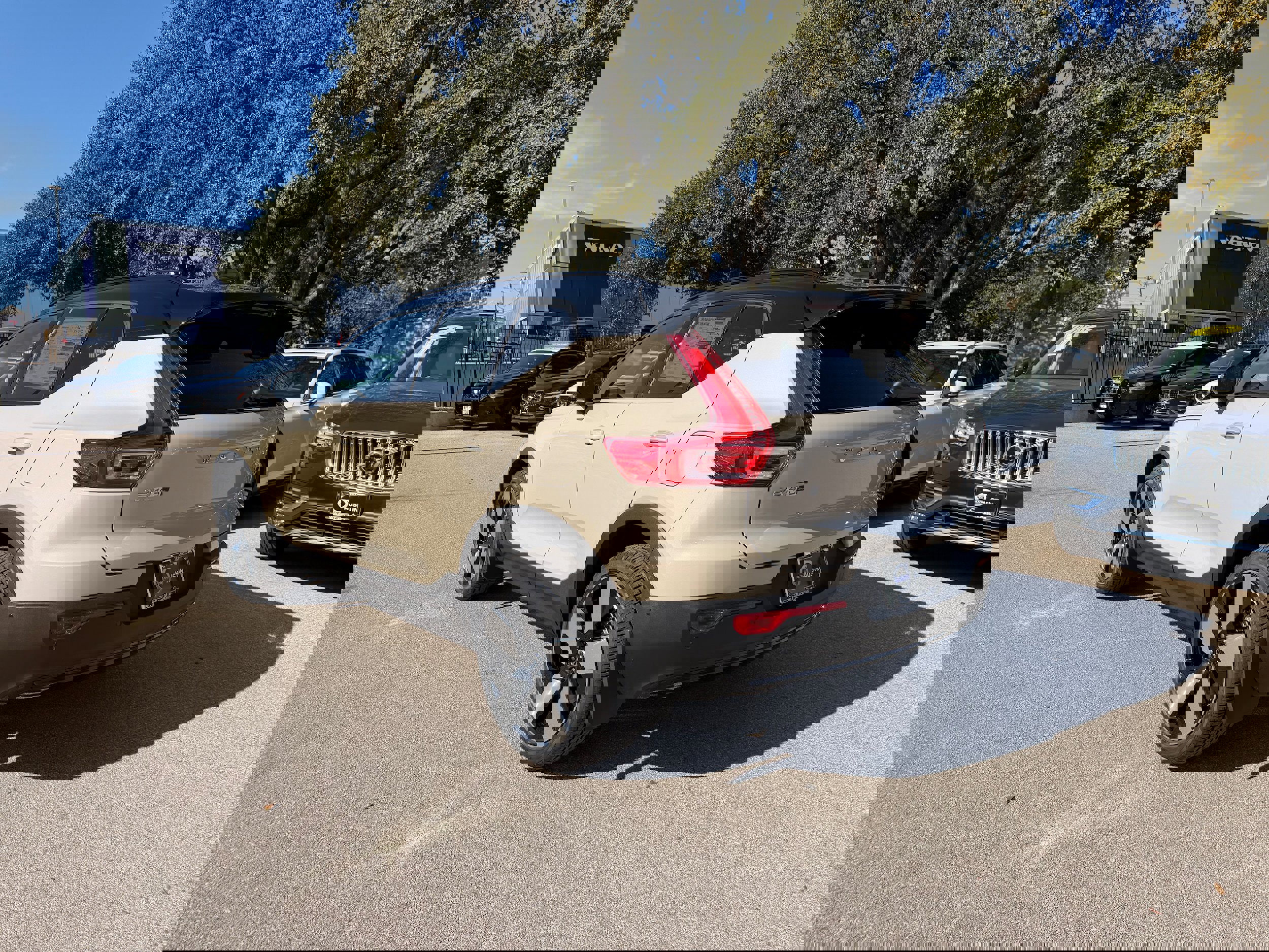 New 2026 Volvo EX40 Plus w/ Climate Package image 4