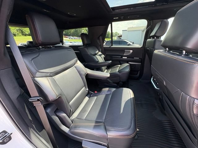 Used 2025 Ford Expedition Tremor AWD/4WD image 32