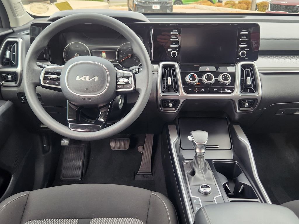 Used 2022 Kia Sorento LX image 12