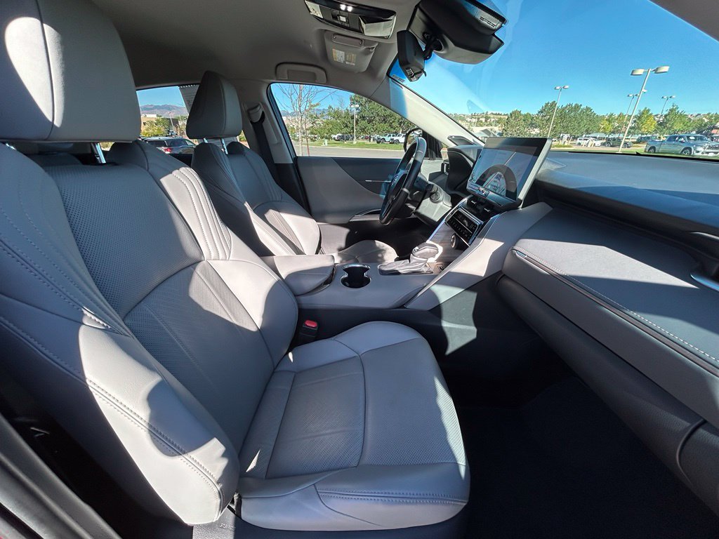 Used 2023 Toyota Venza Limited AWD/4WD image 32