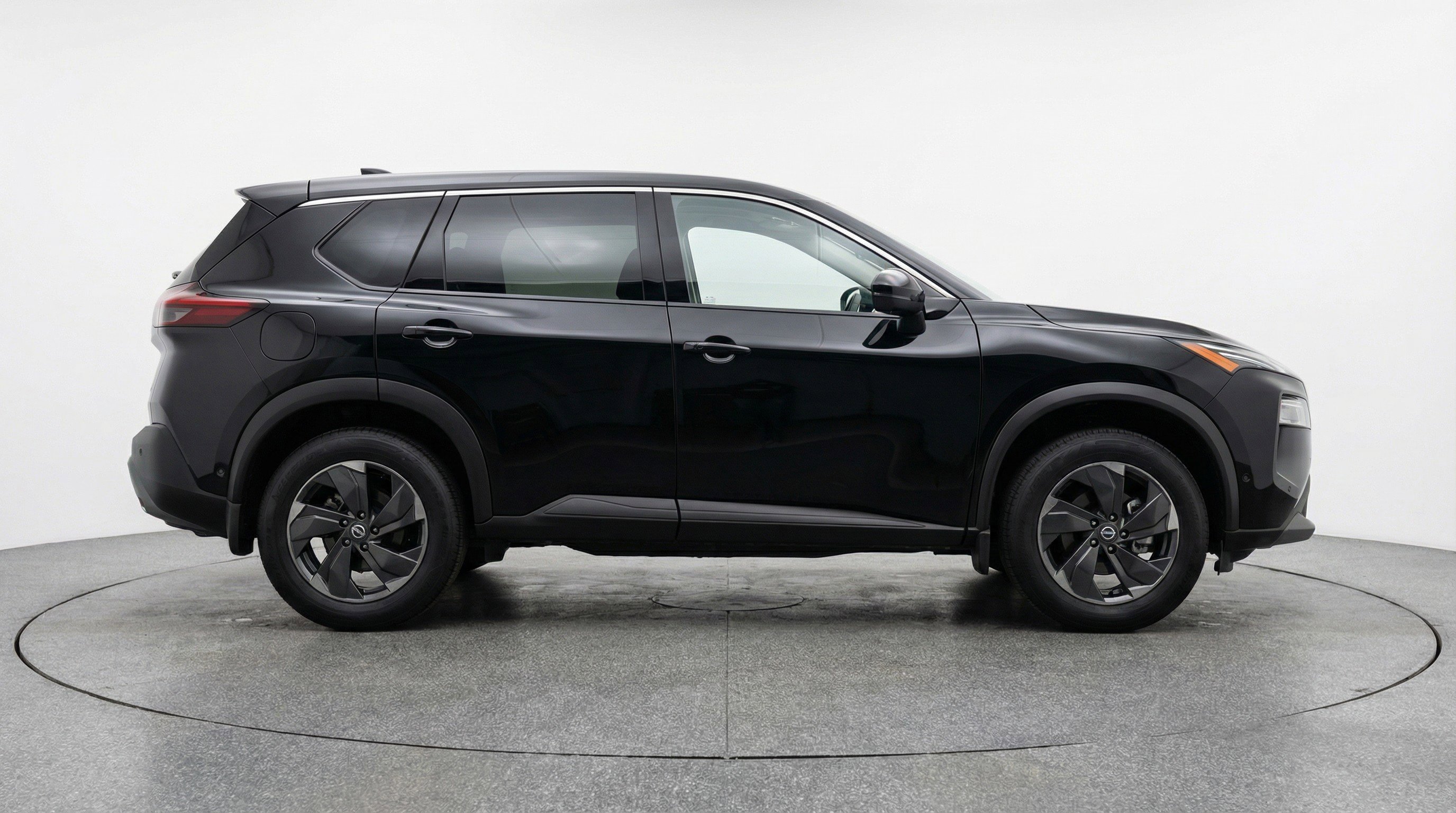 Used 2025 Nissan Rogue SV FWD image 11