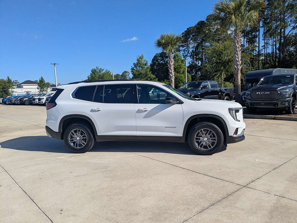 Used 2025 GMC Acadia Elevation FWD image 2