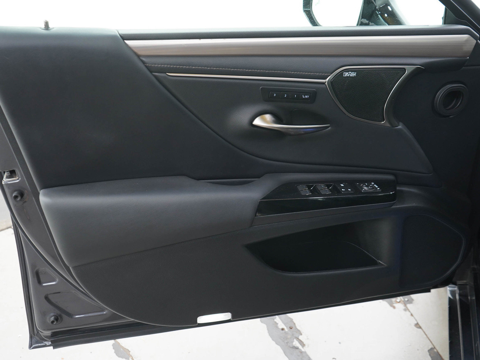 Used 2024 Lexus ES 300h F Sport w/ Accessory Package (Z2) FWD image 20