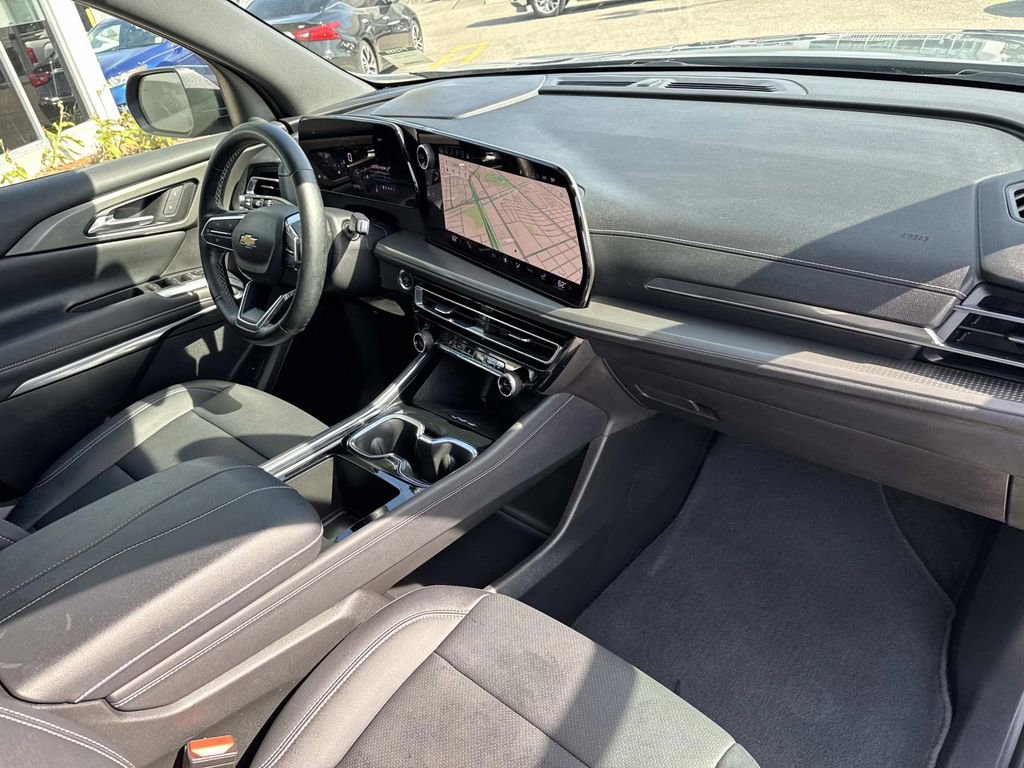 Certified 2025 Chevrolet Traverse LT image 13