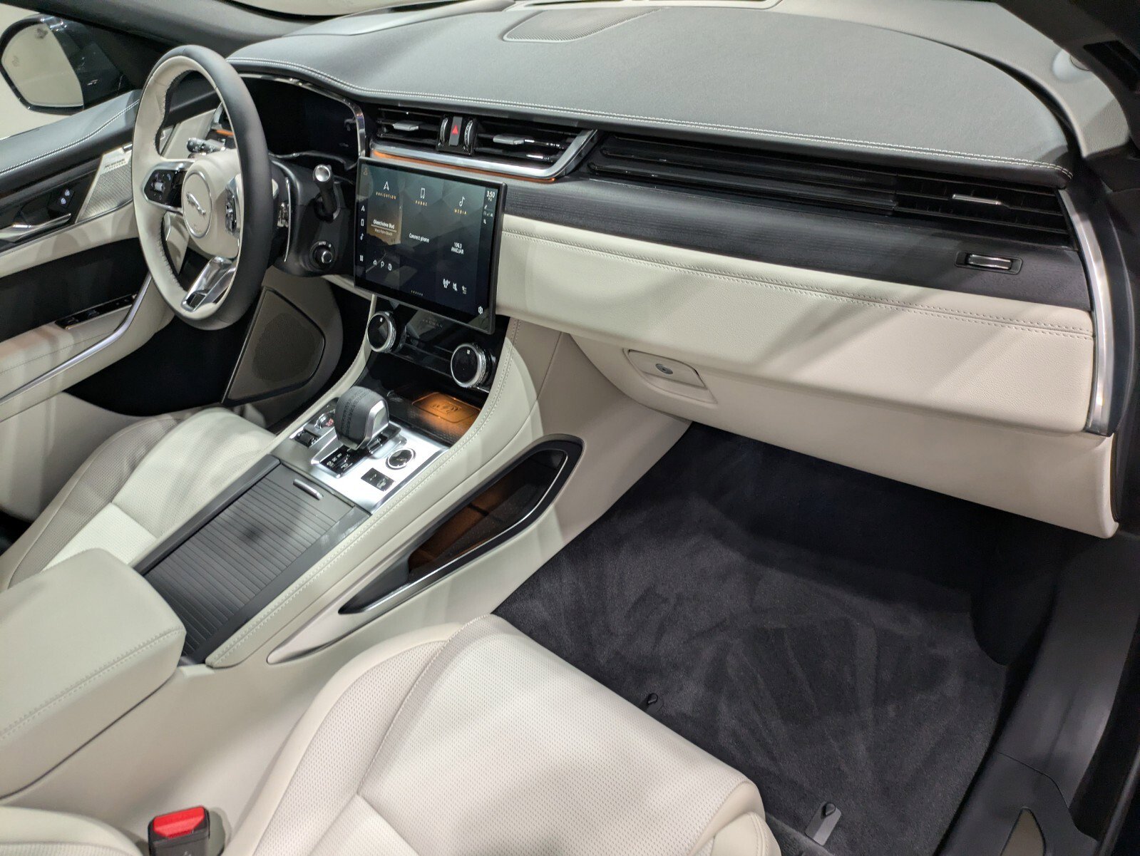 New 2026 Jaguar F-PACE R-Dynamic S image 26