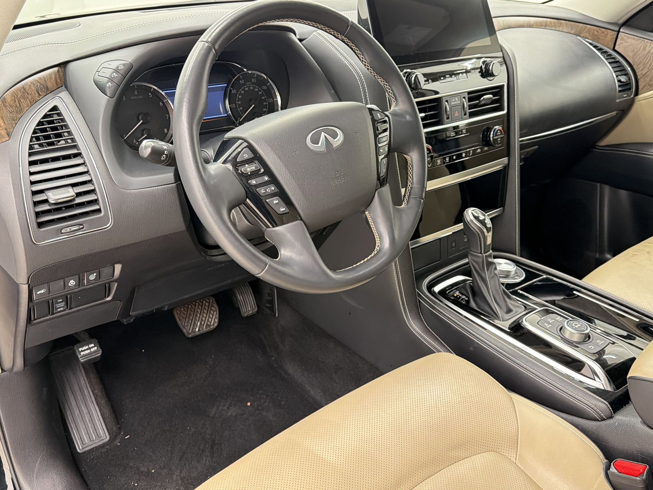 Used 2023 INFINITI QX80 Premium Select w/ Cargo Package image 4