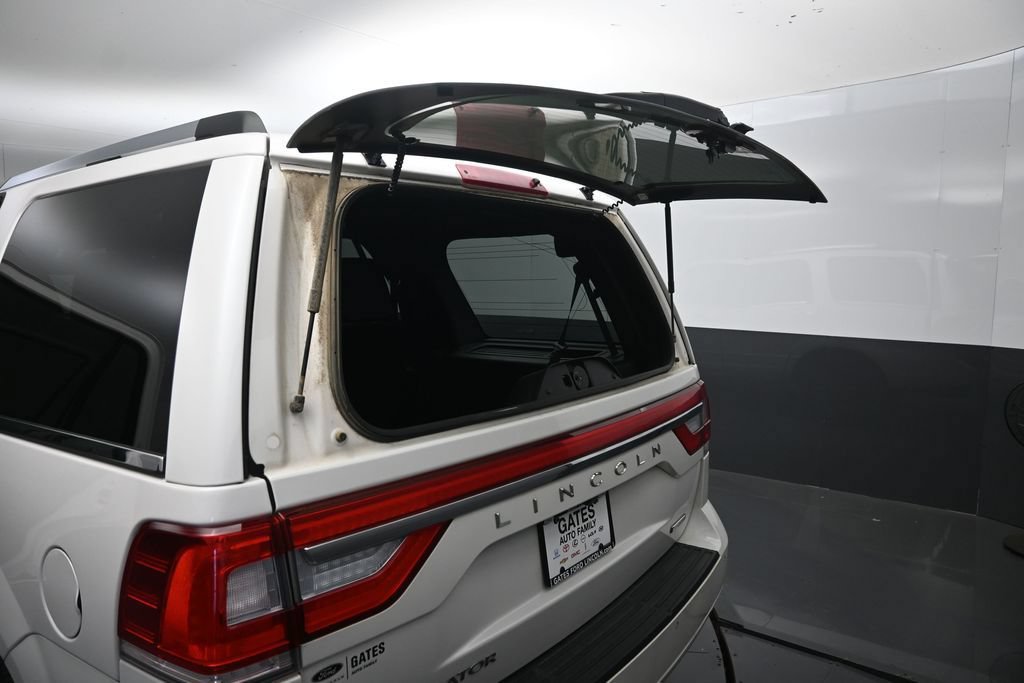 Used 2016 Lincoln Navigator Select AWD/4WD image 29
