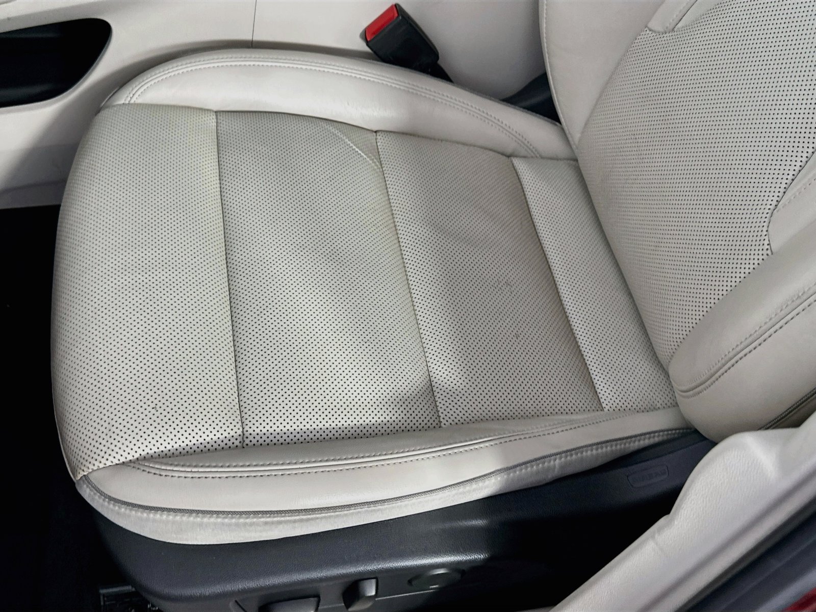 Used 2021 Buick Envision Essence AWD/4WD image 18