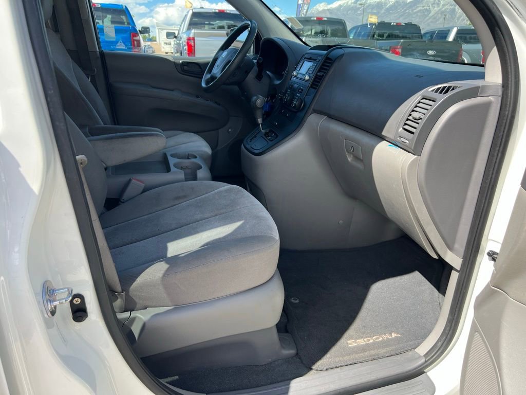 Used 2012 Kia Sedona LX image 17